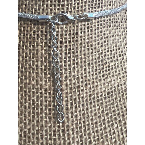 Silver Tone Mesh Chain Necklace Seahorse Pendant Rainbow Enamel Faux Pearls Adj - Picture 4 of 4